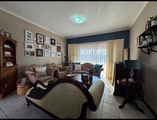 2 BEDROOM APARTMENT FOR SALE IN WILGEHEUWEL